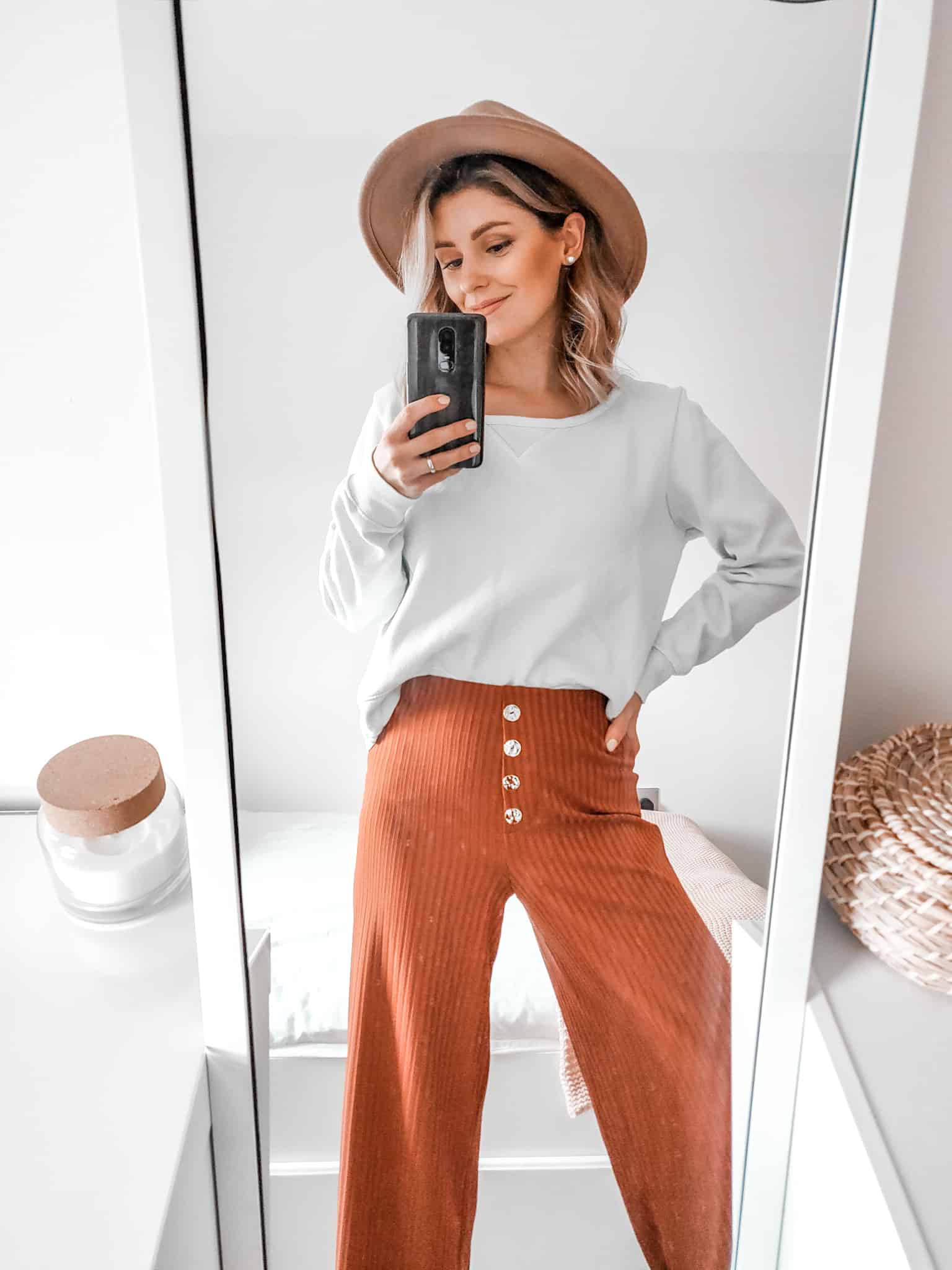 primark fashion 2020 outfit rust trousers camel hat