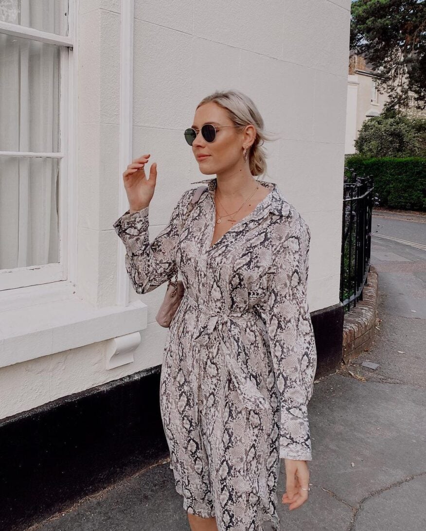 47 Instagram Poses Ideas for Influencers