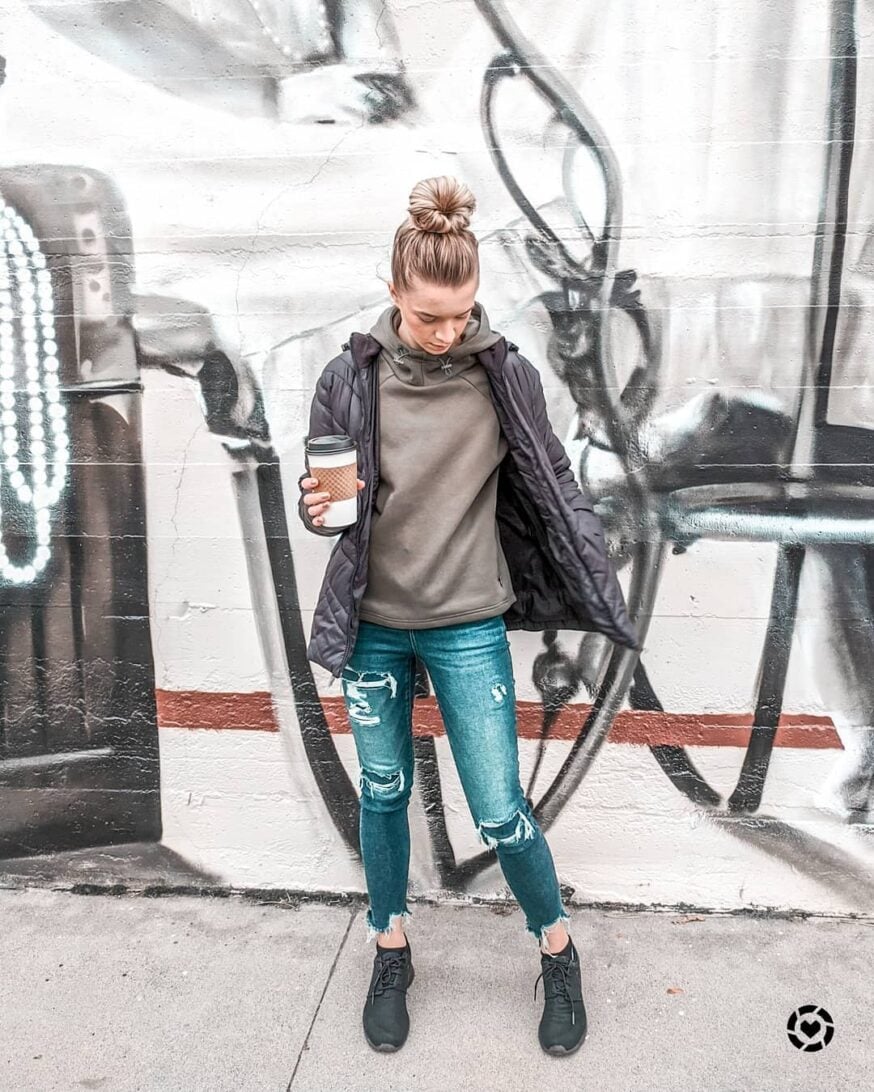 47 Instagram Poses Ideas for Influencers