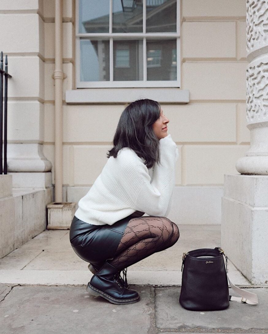 47 Instagram Poses Ideas for Influencers
