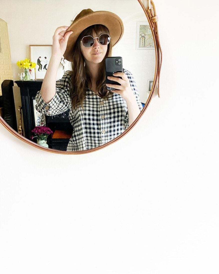 47 Instagram Poses Ideas for Influencers