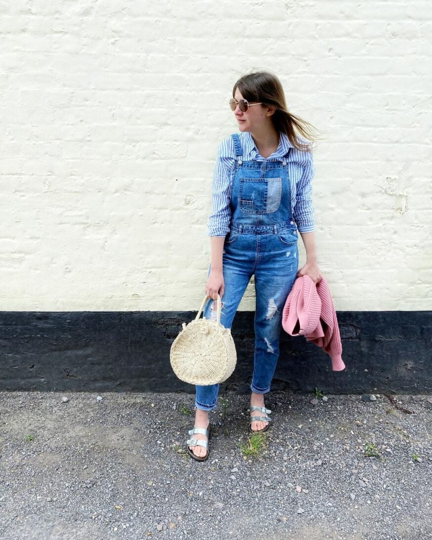 47 Instagram Poses Ideas for Influencers