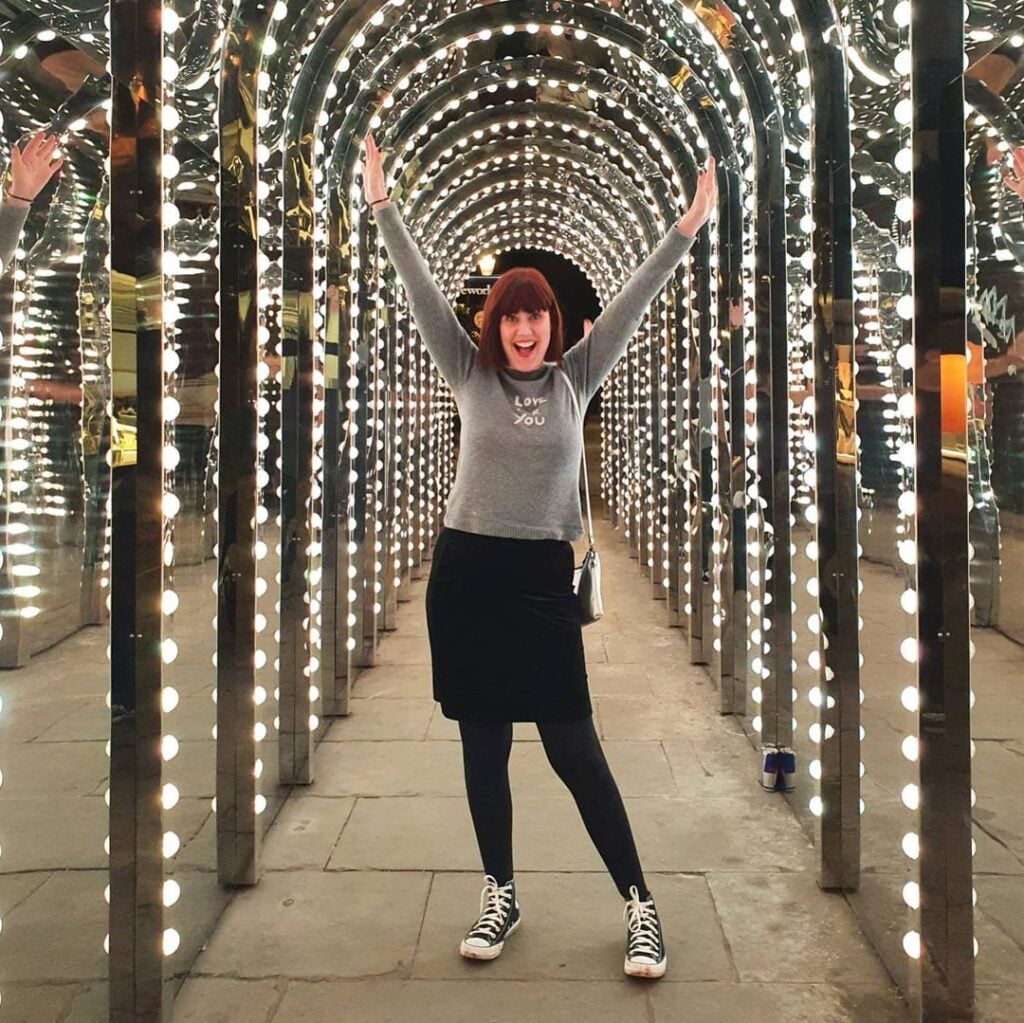 47 Instagram Poses Ideas for Influencers