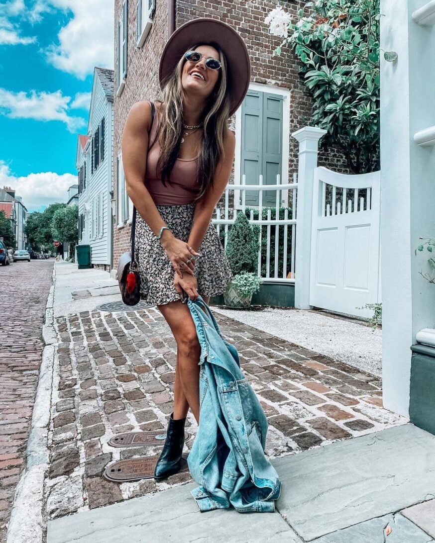 47 Instagram Poses Ideas for Influencers