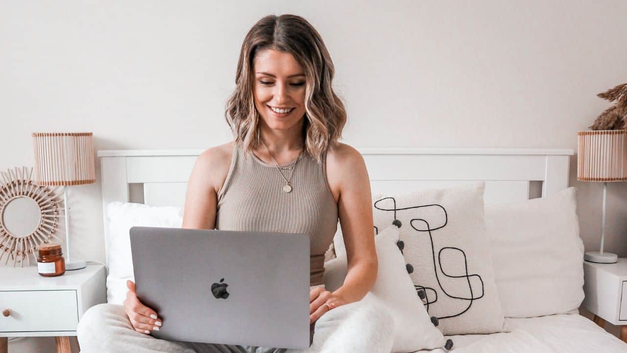 Flodesk vs ConvertKit: Which Email Service Provider Is Right for You?